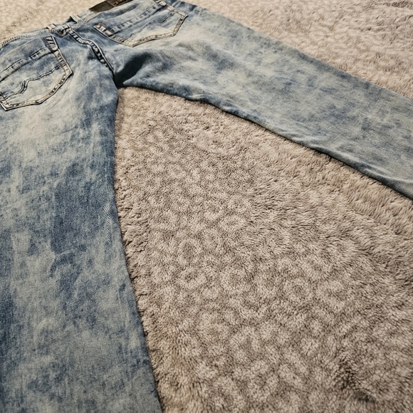 TR Premiem Distressed Jean - Picture 3 of 5